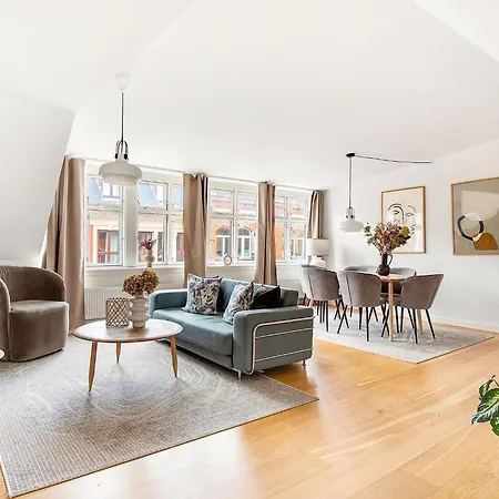 Leaves 4 - Precious 2-Bdr Apt In Central Copenhagen-3